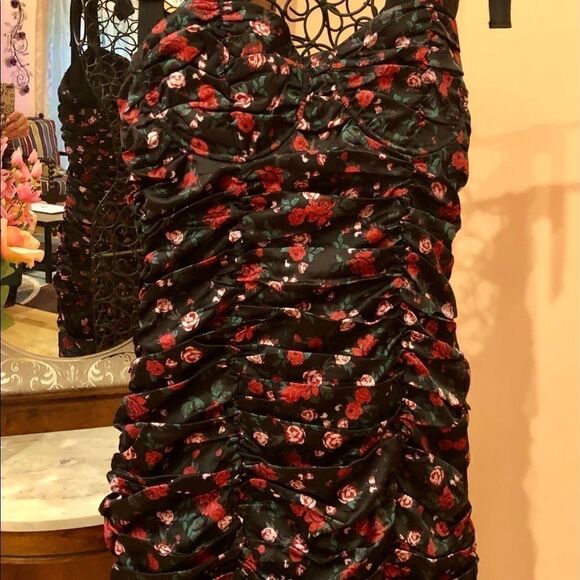 FASHION NOVA SEND ME ROSES BODY CON RUCHED MINI DRESS M NWT - Picture 10 of 14